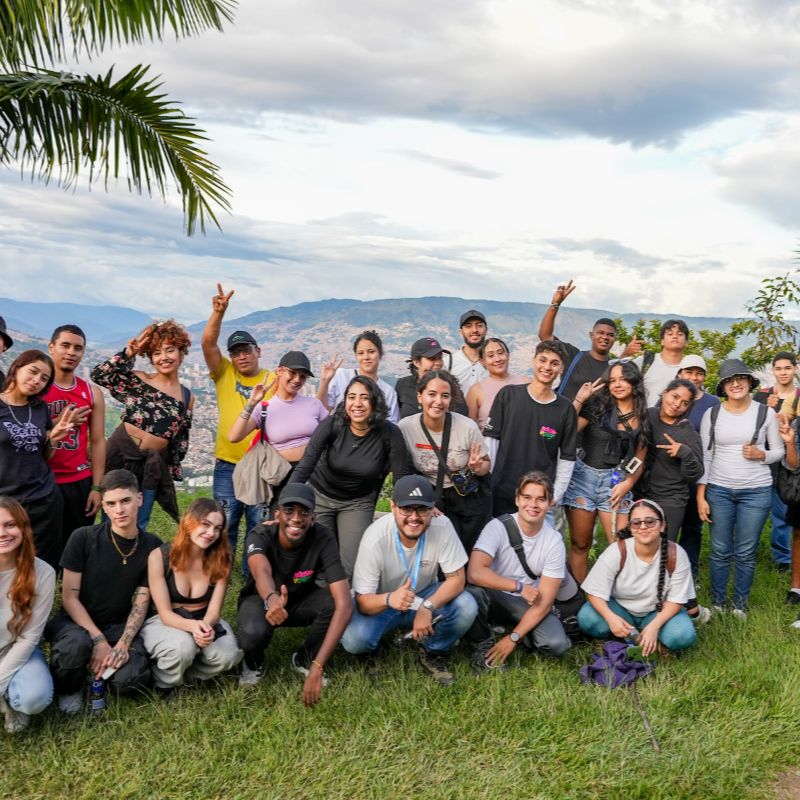 Gente posando para una foto
